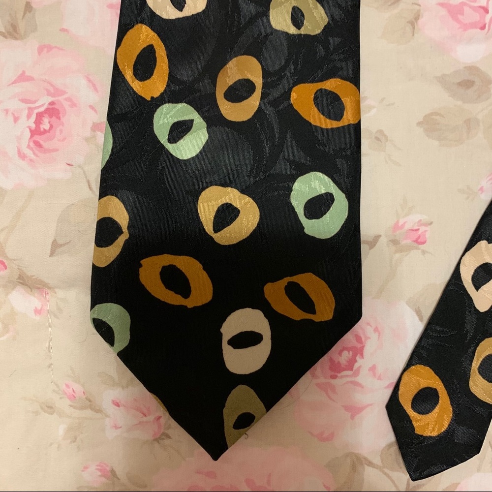 Picasso Signature O Neck Tie Black Yellow Green